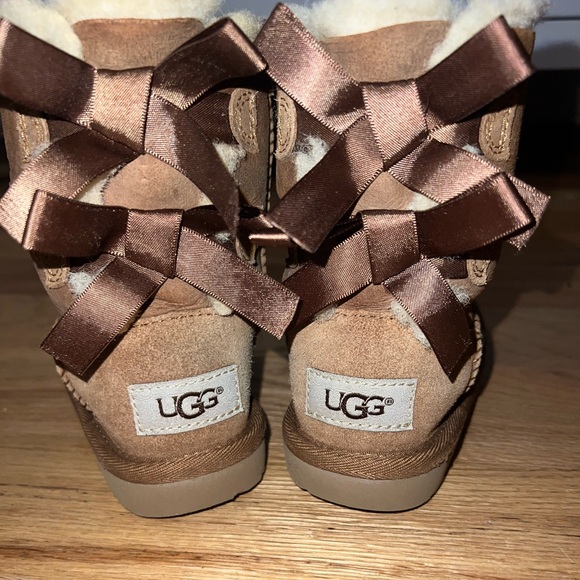 Little Girl Size 9 Bailey Bow in Chestnut - Picture 4 of 11